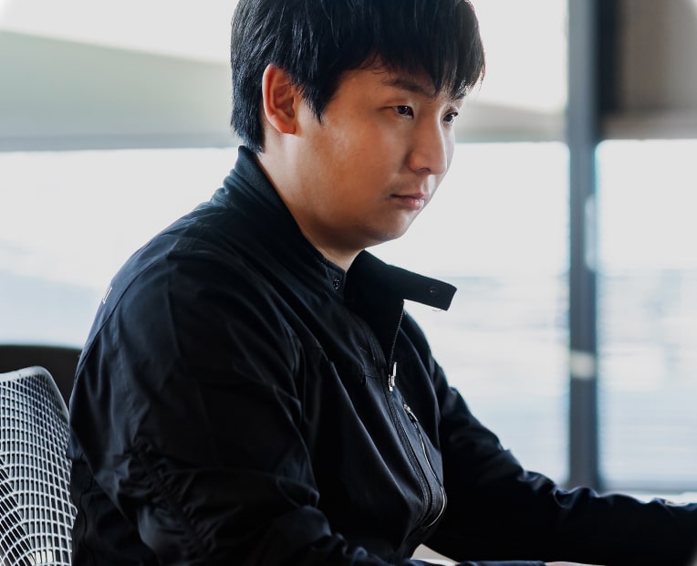 オフィスにいる男性