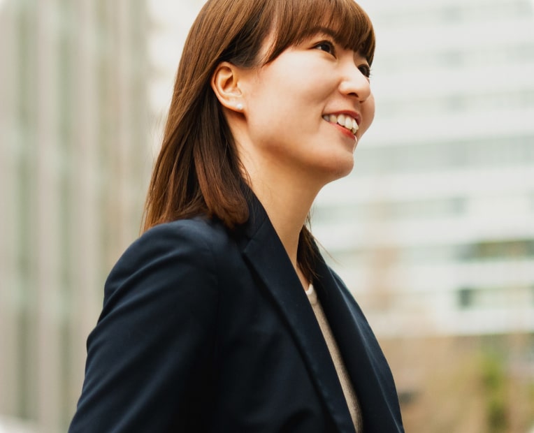 オフィスにいる女性