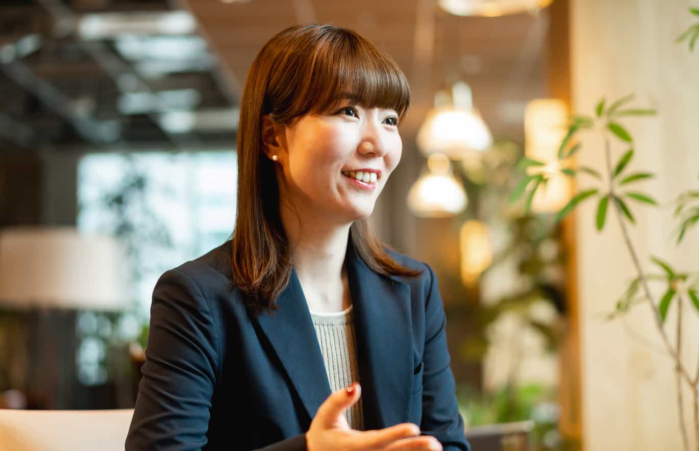 笑顔で打ち合わせの様子